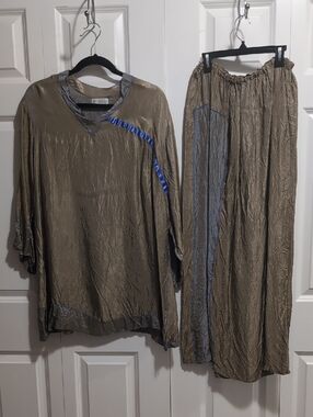 Women's Olive Crinkle Two-Piece Set with Purple Trim